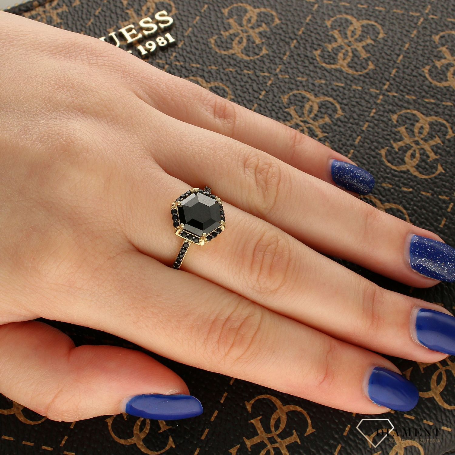 Pierścionek złoty 585 czarna cyrkonia PI 5653 (1).jpg